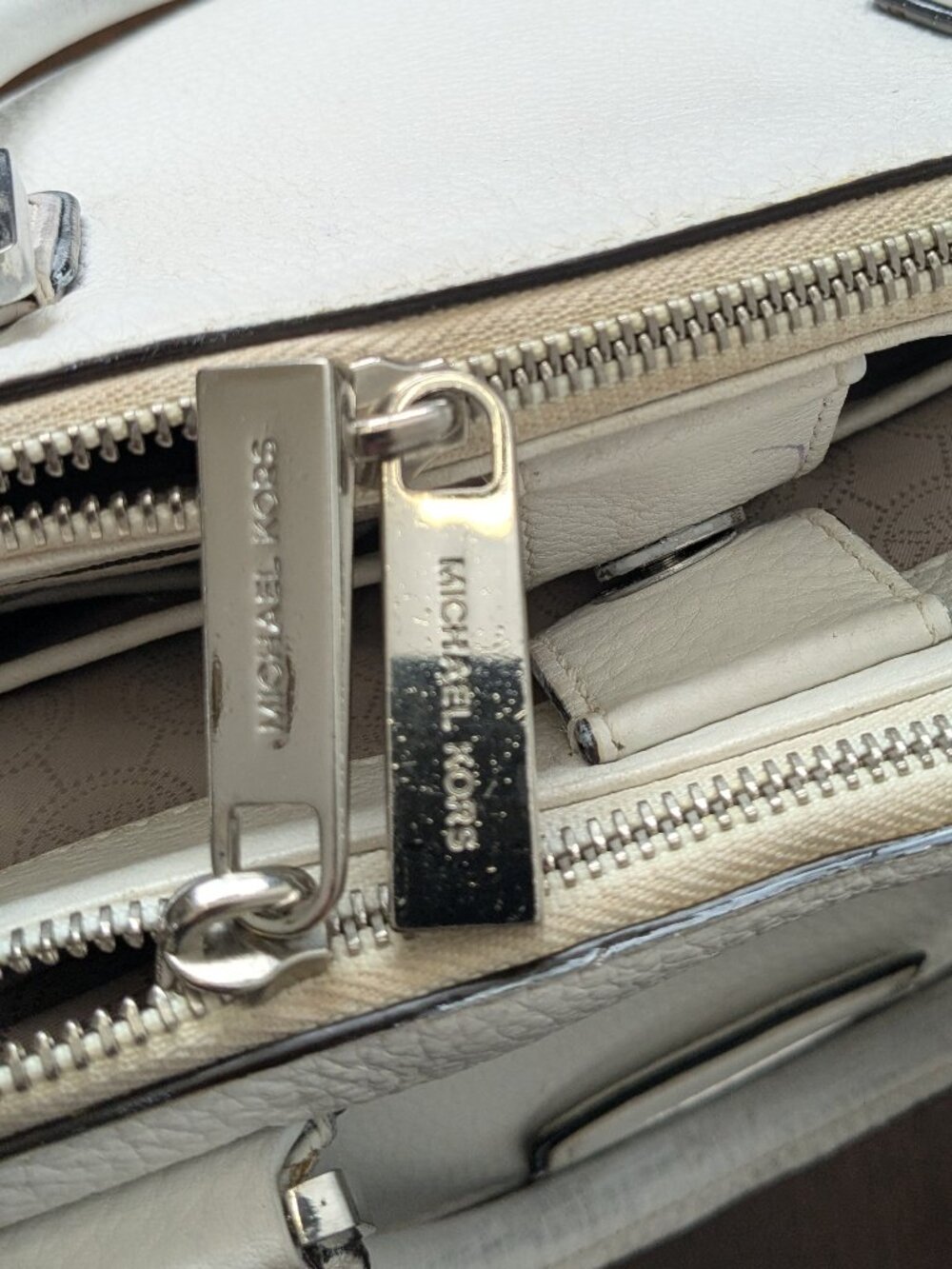 Michael Kors Women's Handback Leather Purse White . - Picture 11 of 13